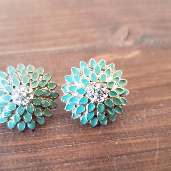 Vintage green enamel and stones flower earrings - Picture 3 of 4